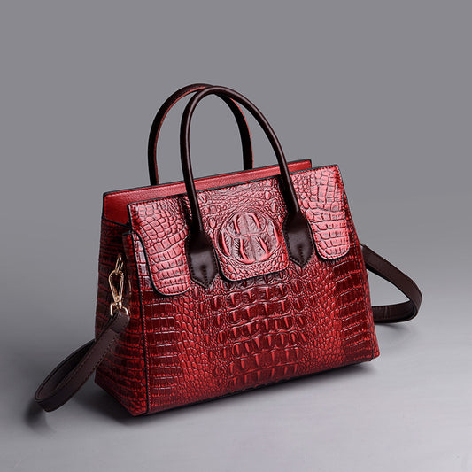 European and American fashion ladies handbags. 
CJN5232627301AZ