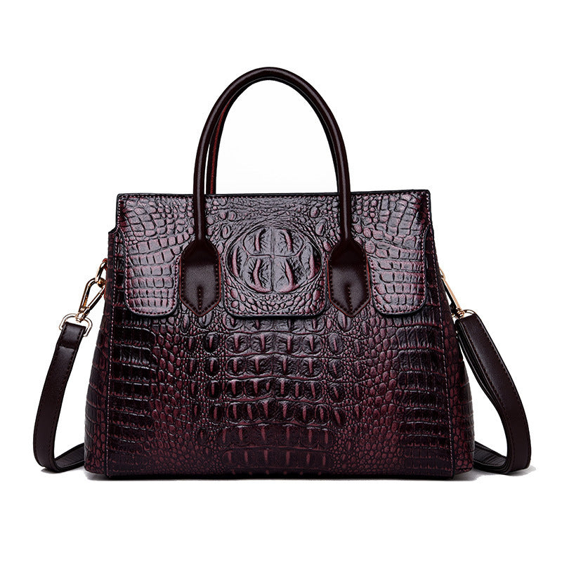 European and American fashion ladies handbags. 
CJN5232627301AZ